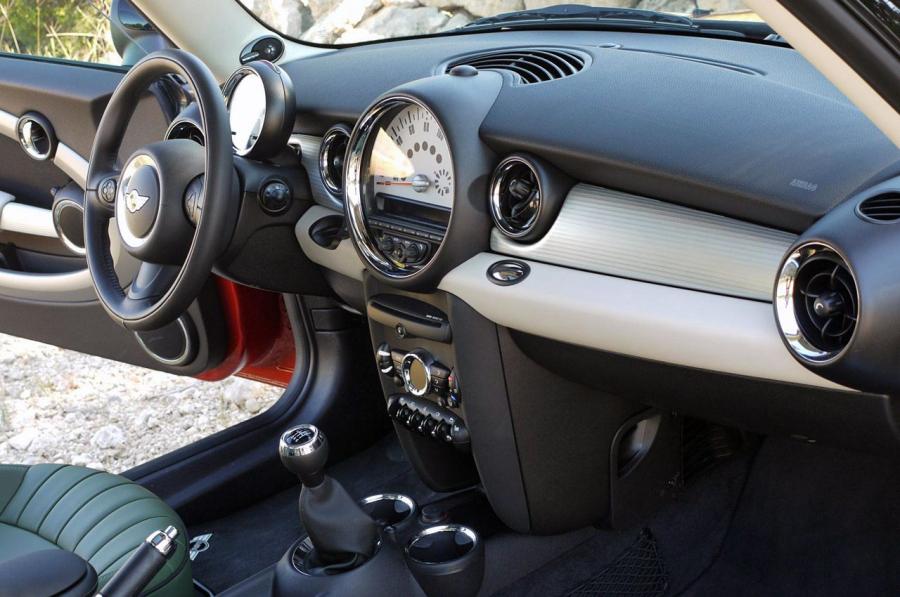  Mini Cooper S 2011 года  (фото 20 из 71)